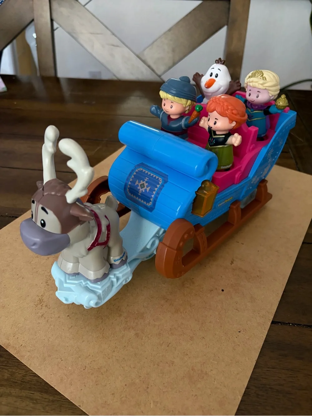 Disney FROZEN Kristoff's Sleigh & Figures Playset Anna, Olaf, Kristoff and Sven